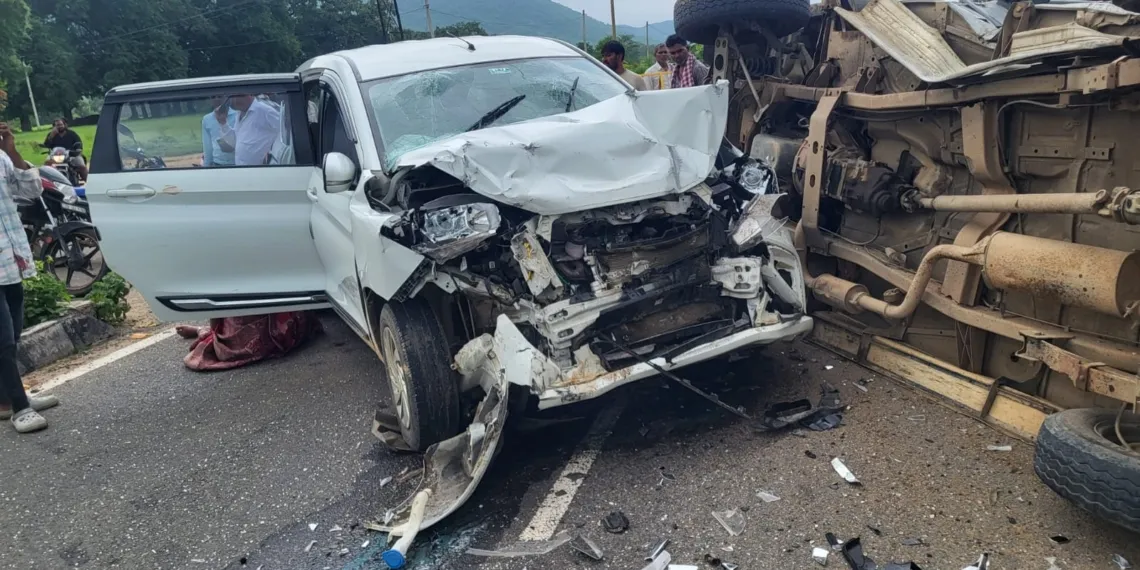 12 Injured in Nuapada School Van–Ertiga Collision, Girl Critical