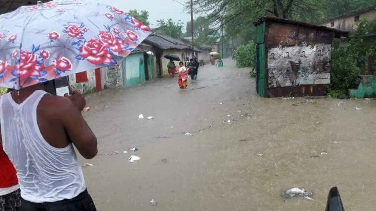 Balangir flood: 20‑foot road washed away after heavy rain in Odisha