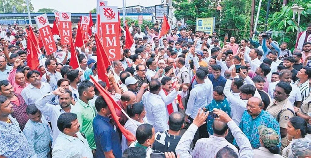 Hind Mazdoor Sabha protests at MCL headquarters in Odisha's Burla